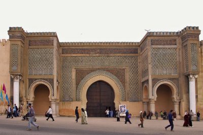 Puerta de Bab Al-Mansour en la ciudad de Meknes (Marruecos)