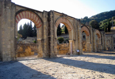 Pórtico del alcázar de Medina Azahara