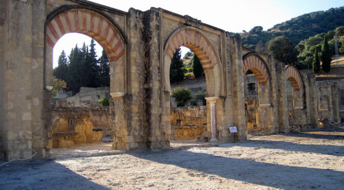 Pórtico del alcázar de Medina Azahara