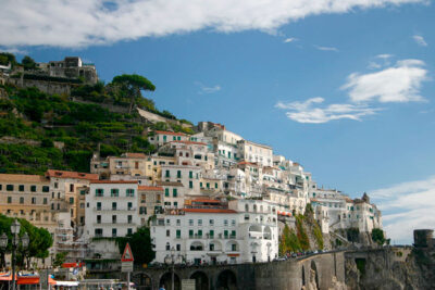 Vista panorámica de Amalfi (Italia)